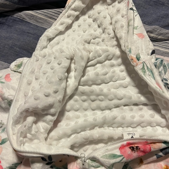 Baby/toddler car seat blanket NWOT - Picture 2 of 2